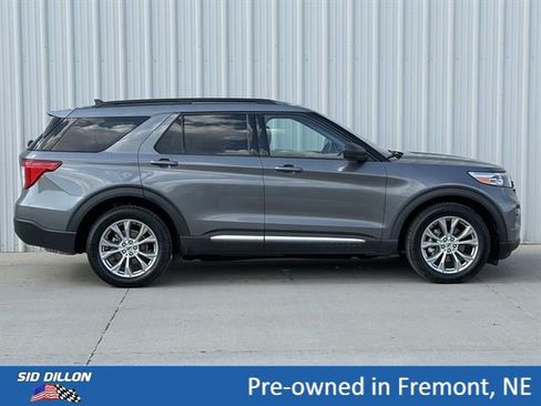Used 2021 Ford Explorer XLT w/ Equipment Group 202A AWD/4WD image 3