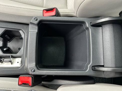 Used 2018 Volkswagen Tiguan SEL AWD/4WD image 29