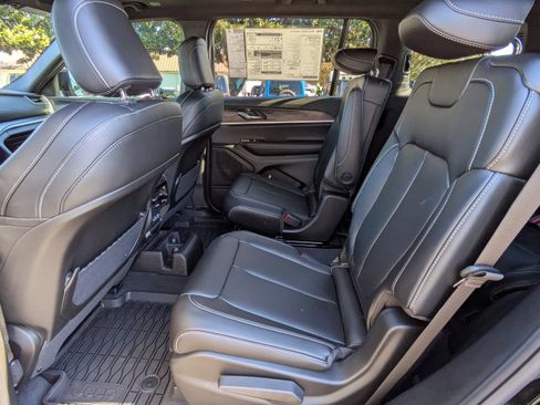 New 2025 Jeep Grand Cherokee L Limited image 15