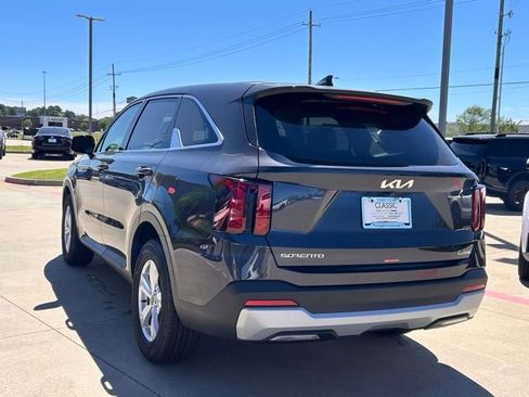Used 2026 Kia Sorento LX image 6