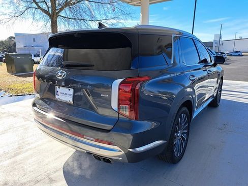 Used 2023 Hyundai Palisade Calligraphy image 6