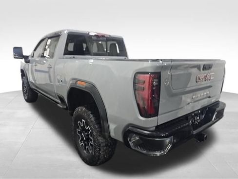 Used 2025 GMC Sierra 2500 AT4X AWD/4WD image 4