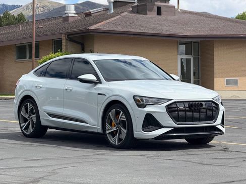 Used 2022 Audi e-tron Prestige w/ Prestige Package AWD/4WD image 3