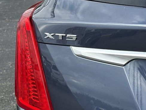 Used 2018 Cadillac XT5 Luxury w/ Driver Awareness Package image 9