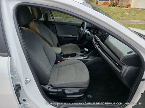 Used 2025 Kia K4 image 32