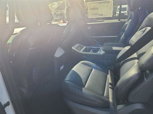 New 2026 Lincoln Navigator Reserve w/ Jet Appearance Package AWD/4WD image 18