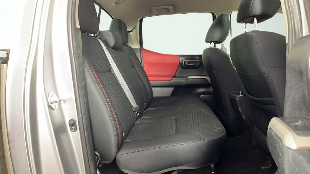 Used 2022 Toyota Tacoma SR5 AWD/4WD image 18