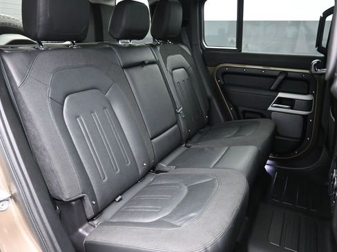 Used 2020 Land Rover Defender 110 SE image 24