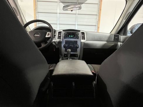 Used 2010 Jeep Grand Cherokee Laredo w/ Popular Equipment Group image 5