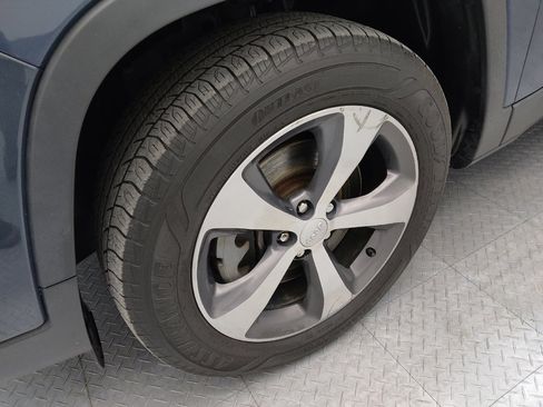 Used 2020 Jeep Cherokee Limited image 31