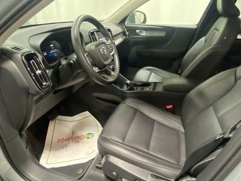 Used 2025 Volvo XC40 B5 Core image 10