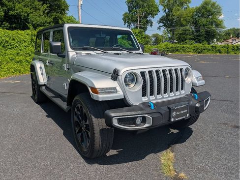 Used 2023 Jeep Wrangler Unlimited Sahara w/ Cold Weather Group AWD/4WD image 3