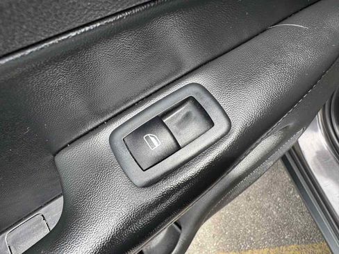 Used 2019 Jeep Grand Cherokee Laredo AWD/4WD image 39