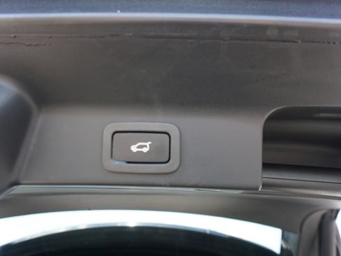 Used 2018 Jaguar F-PACE Premium AWD/4WD image 17
