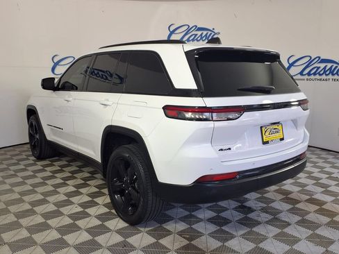 Used 2024 Jeep Grand Cherokee Altitude AWD/4WD image 2