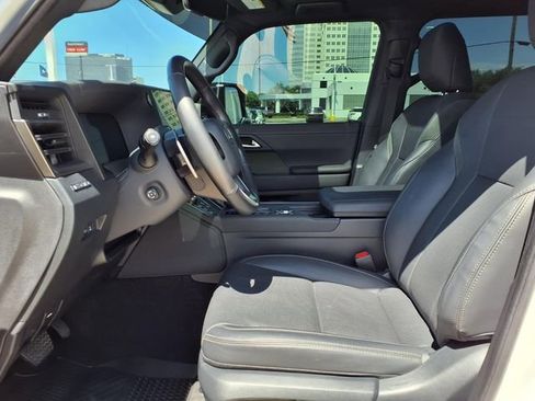 Used 2024 Lexus GX 550 AWD/4WD image 4