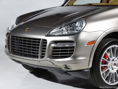 Used 2009 Porsche Cayenne Turbo S image 18