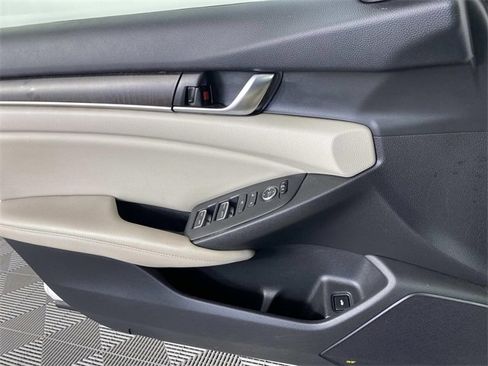 Used 2018 Honda Accord EX image 25