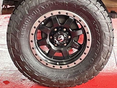 Used 2020 Toyota Tacoma SR5 image 11