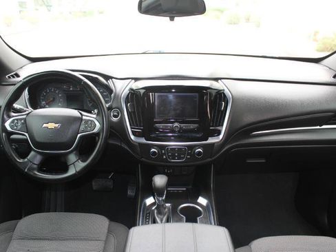 Used 2023 Chevrolet Traverse LT image 17