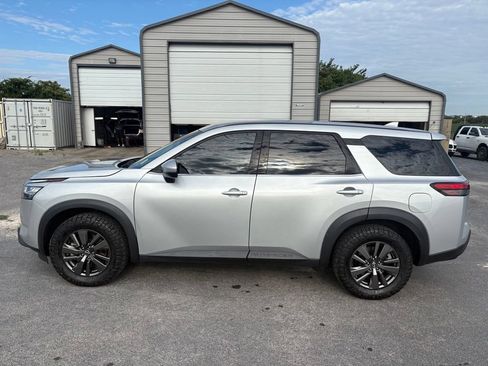 Used 2022 Nissan Pathfinder S AWD/4WD image 8
