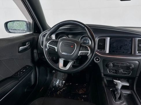 Used 2017 Dodge Charger SXT image 28