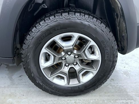 Used 2019 Jeep Cherokee Trailhawk w/ Comfort/Convenience Group image 22