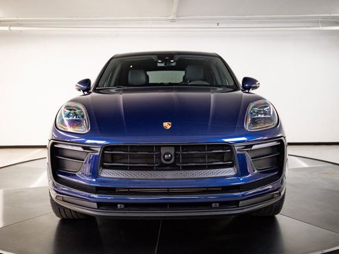 Certified 2025 Porsche Macan AWD/4WD image 10