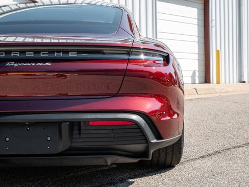 Used 2022 Porsche Taycan 4S image 15