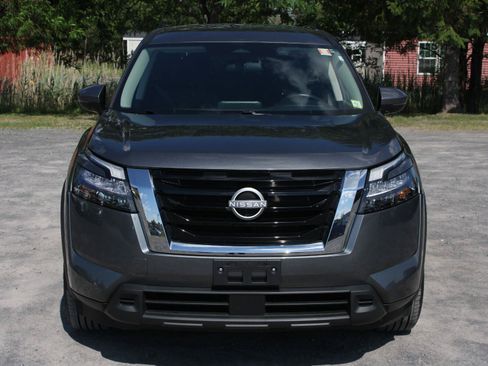 Used 2025 Nissan Pathfinder SV AWD/4WD image 2
