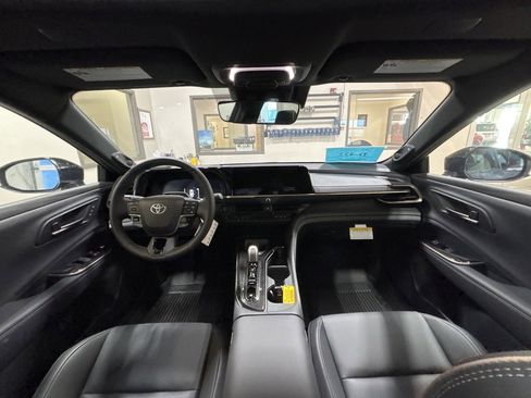 New 2026 Toyota Crown Platinum image 23