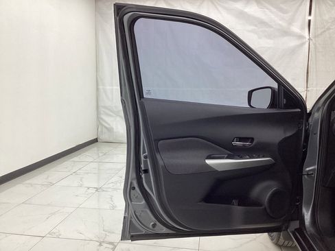 Used 2020 Nissan Kicks SV image 18