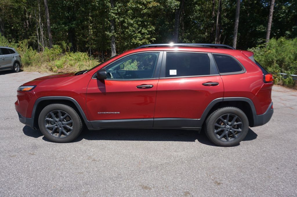 Used 2017 Jeep Cherokee Sport FWD image 16