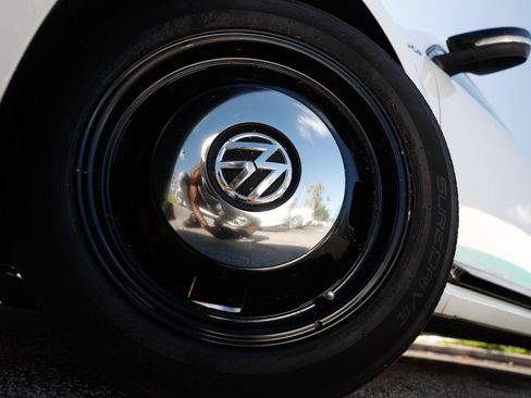 Used 2013 Volkswagen Beetle Turbo FWD image 33