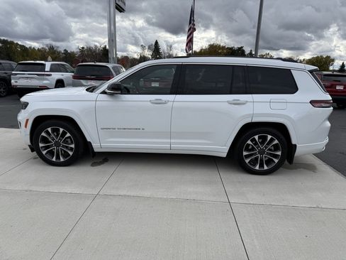 Used 2023 Jeep Grand Cherokee L Overland w/ Advanced Protech Group III image 5