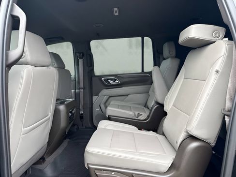 Used 2023 Chevrolet Suburban Z71 w/ Z71 Off-Road Package AWD/4WD image 13