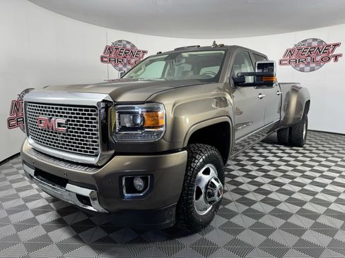 Used 2015 GMC Sierra 3500 Denali image 3