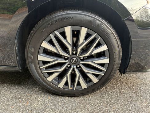 Used 2025 Nissan Altima 2.5 SV FWD image 32