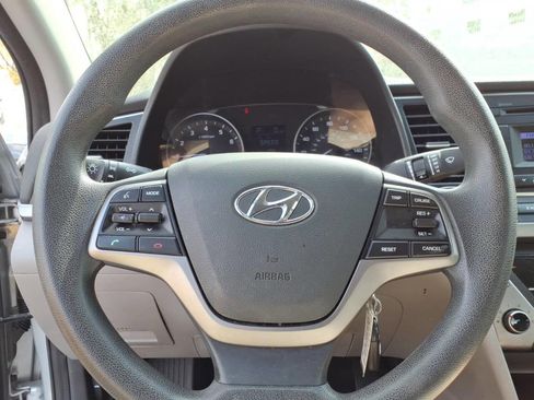 Used 2018 Hyundai Elantra SE image 21