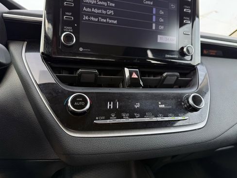 Used 2021 Toyota Corolla LE image 16