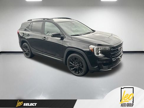 Used 2023 GMC Terrain SLE w/ Driver Convenience Package FWD image 1