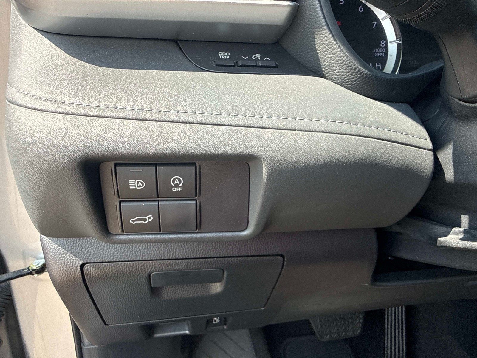 Used 2023 Toyota Highlander LE AWD/4WD image 26