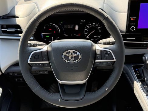 New 2026 Toyota Sienna XLE image 14