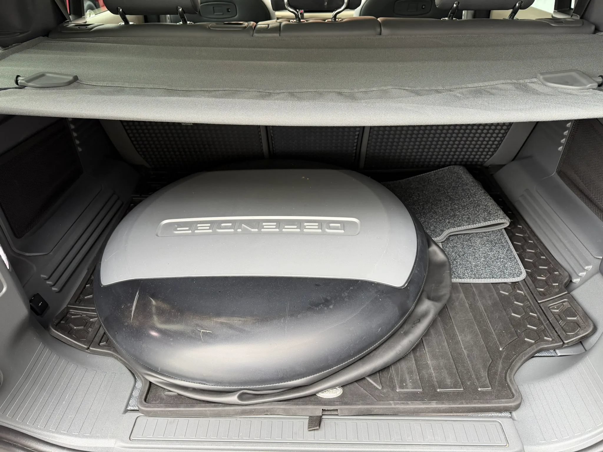 Used 2022 Land Rover Defender 110 X-Dynamic SE AWD/4WD image 27