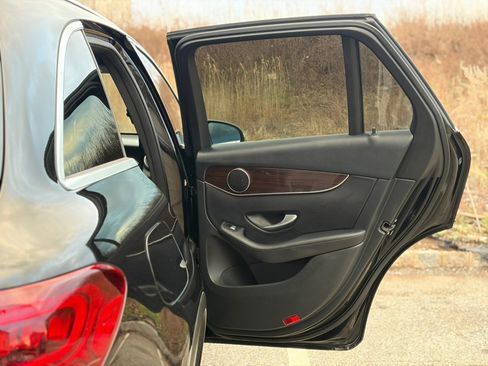 Used 2020 Mercedes-Benz GLC 300 4MATIC image 17