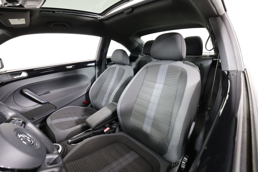 Used 2012 Volkswagen Beetle 2.0T FWD image 11