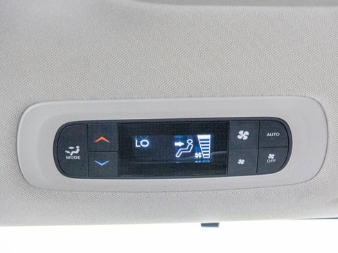 Used 2023 Chrysler Pacifica Touring-L FWD image 39