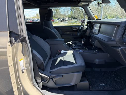 Used 2025 Ford Bronco Base w/ Sasquatch Package image 13