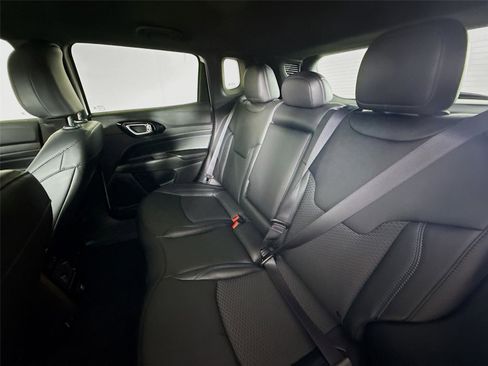 New 2026 Jeep Compass Latitude image 11