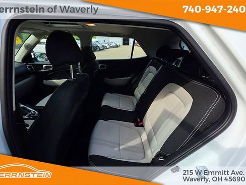 Used 2025 Hyundai Venue SEL FWD image 23